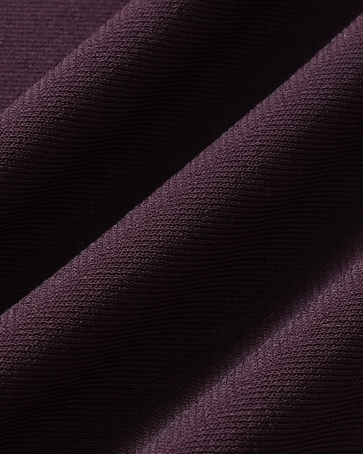 Camiseta morada de encaje con cuello en V